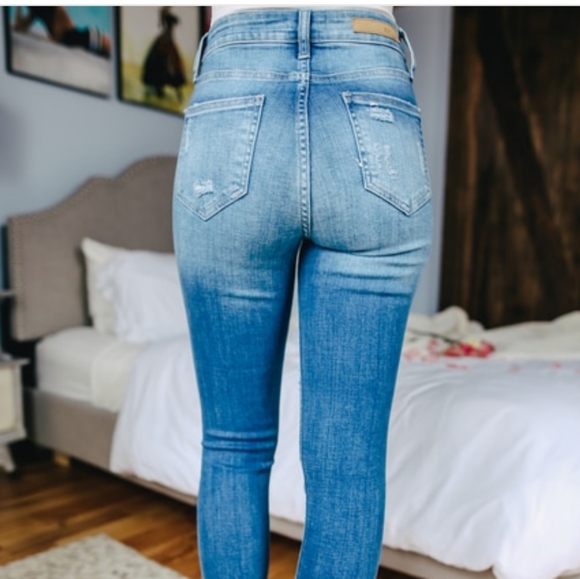 Top Shelf Distressed Denim Skinny Jeans - Picture 4 of 6